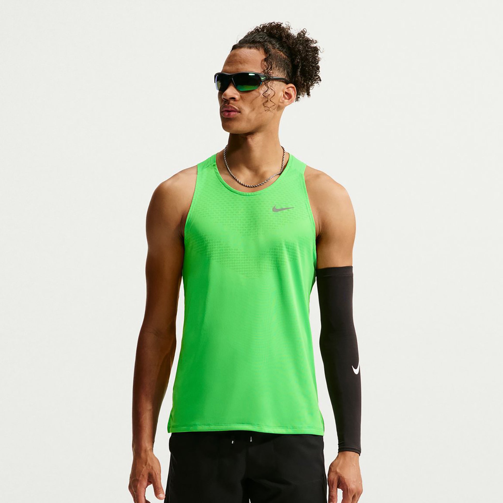 Nike Stride  Laufshirt Herren - grün, silber