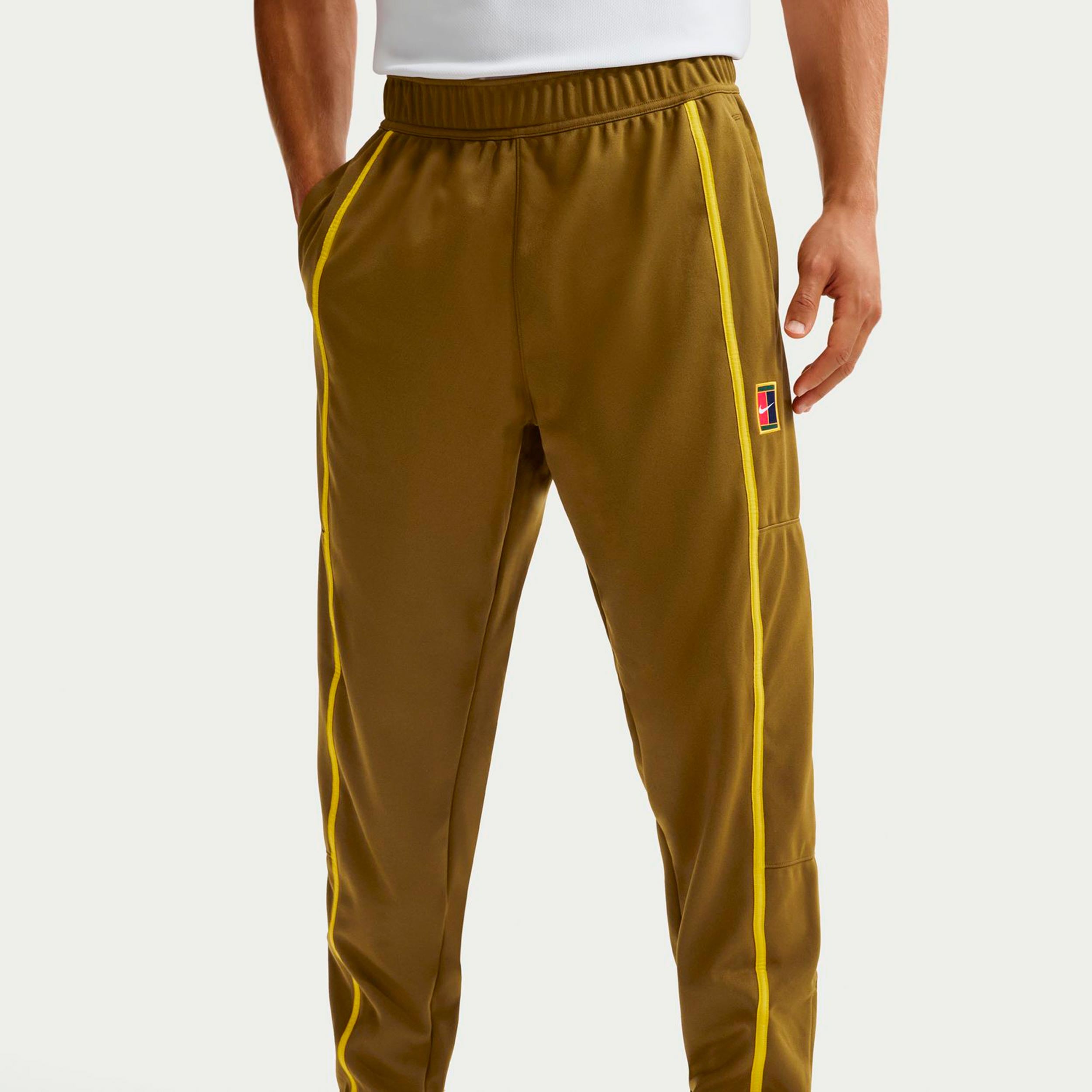 Nike Jannik Sinner Court Heritage Pantalone da allenamento Uomini-oliva