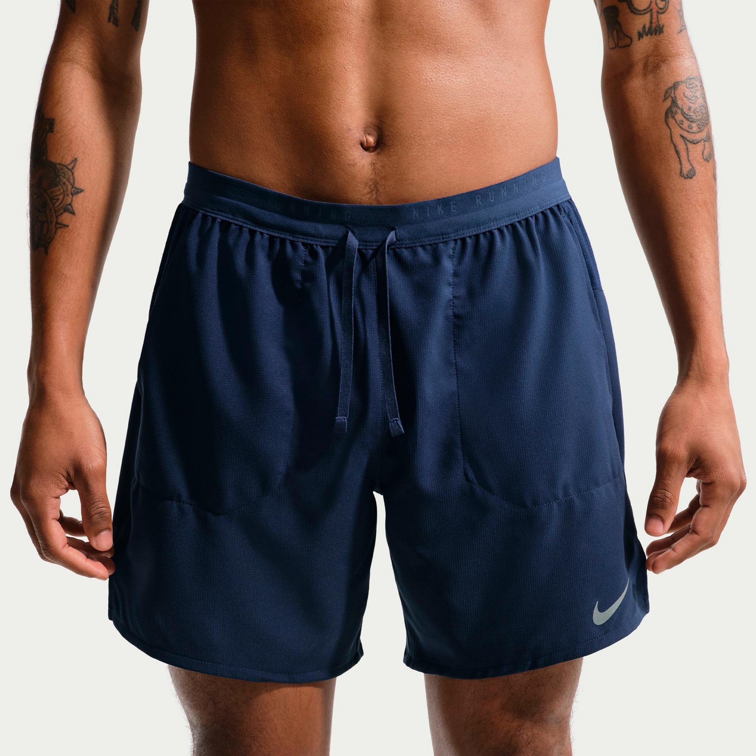Nike STRIDE 2IN1 7IN  Pantaloncini da corsa Uomini - blu scuro, argento