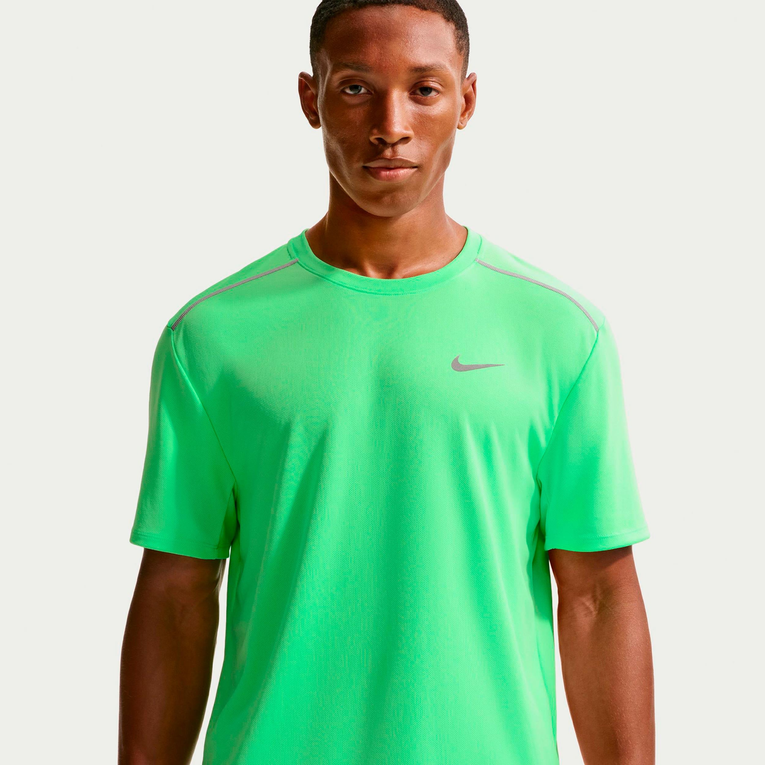 Nike Miler  Camicia da corsa Uomini - verde, argento