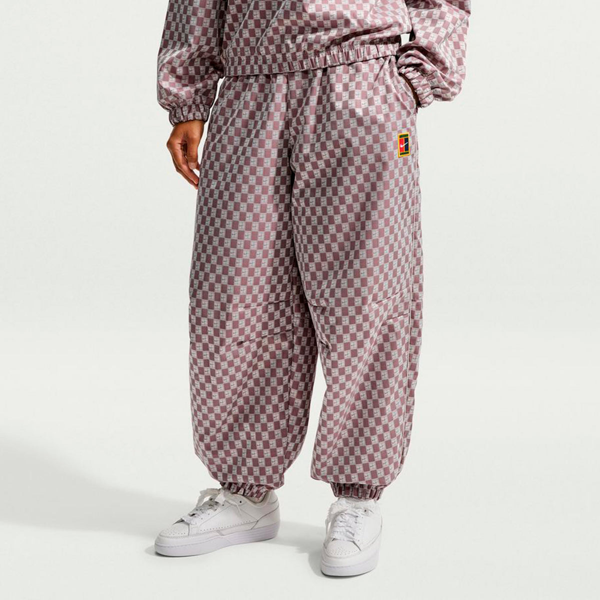 Nike Mid-Rise Oversized Trainingshose Damen - braun