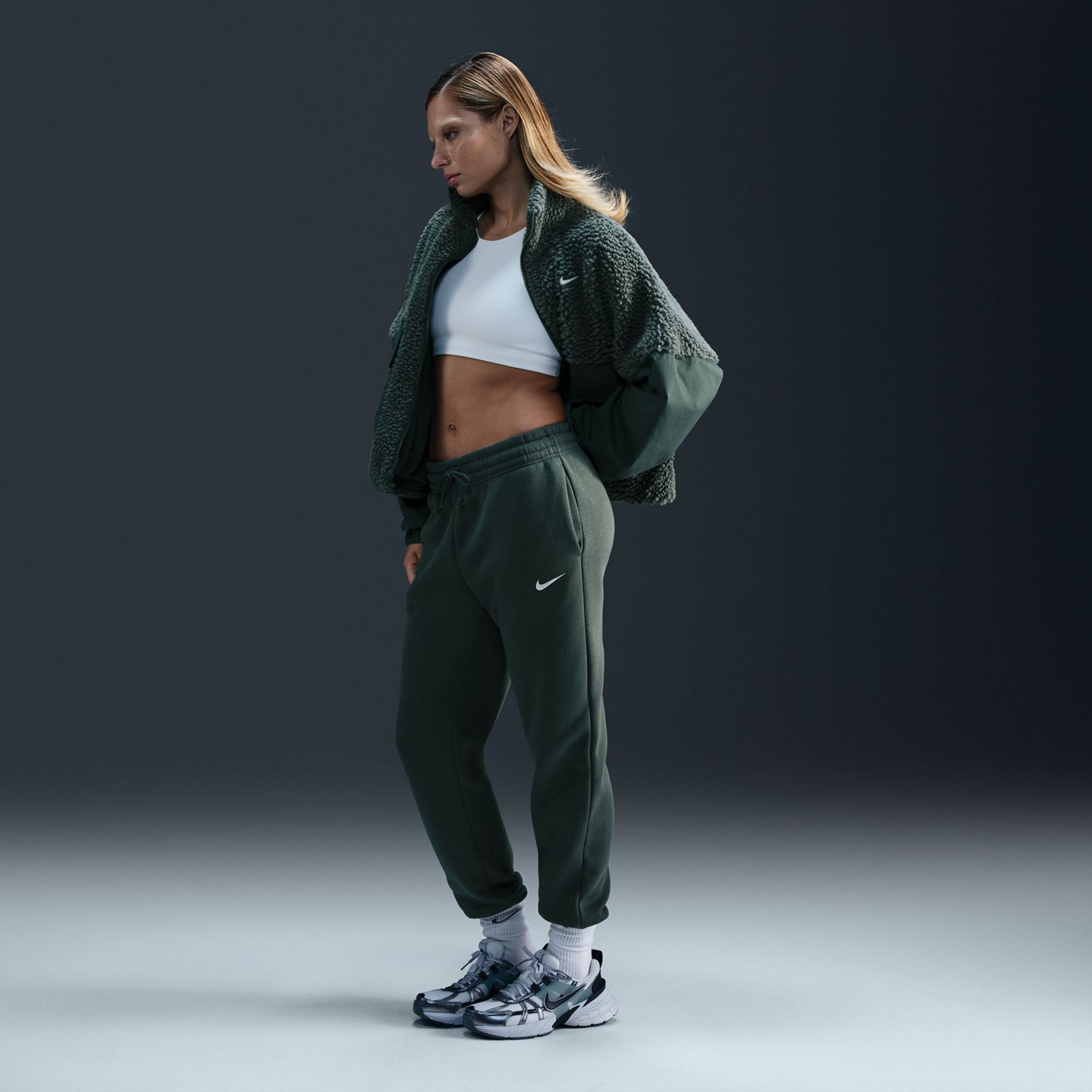 Nike Phoenix Fleece Trainingshose Damen Grun online kaufen Tennis Point CH